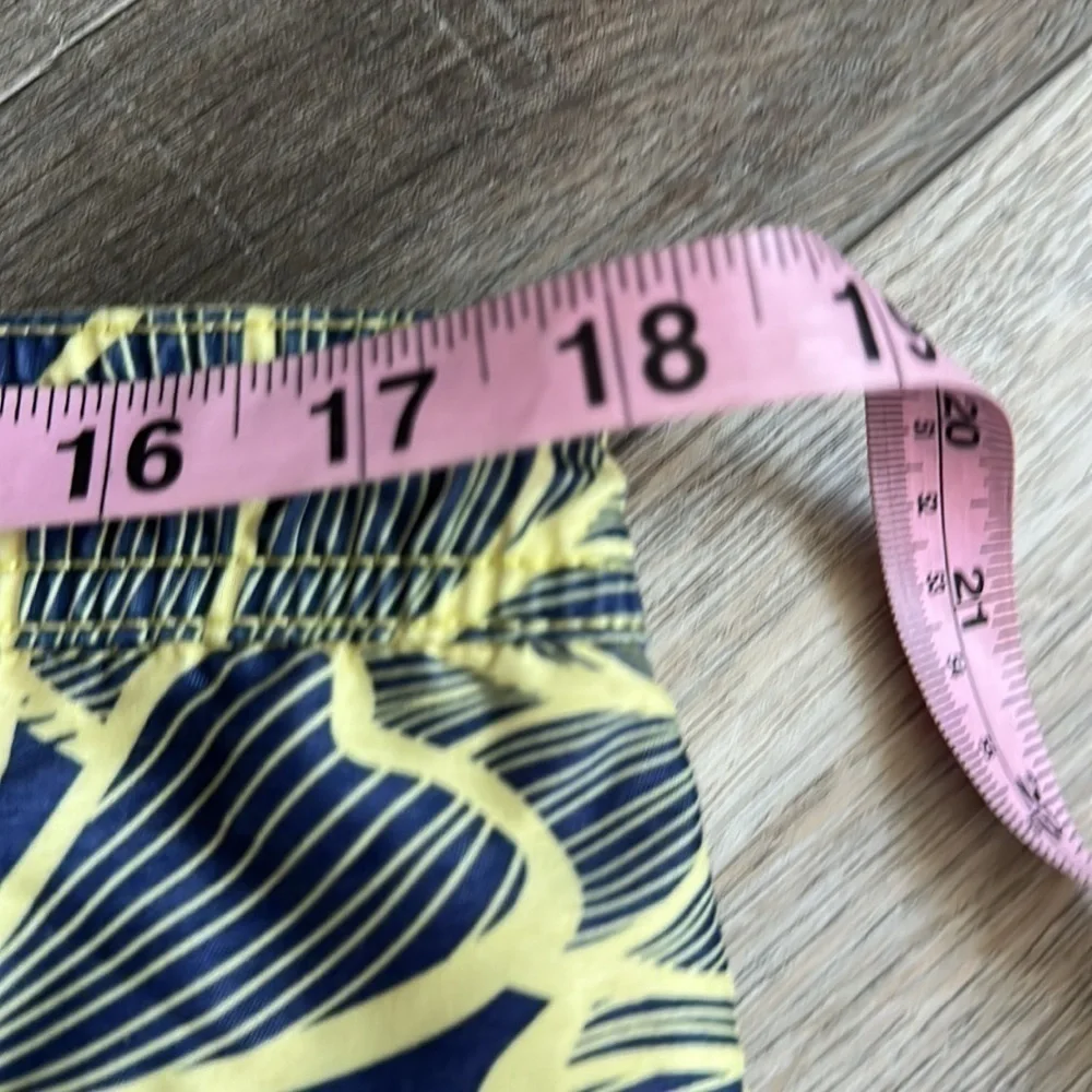 St. John’s Bay shorts men’s swim trunks, yellow and gray floral size medium - Picture 6 of 9